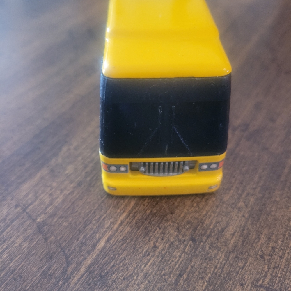 M&M's Colorful Racing Bus - Picture 2 of 6